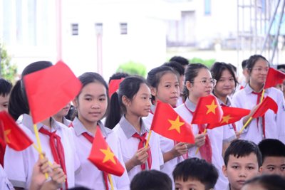 Hà Nội: Hơn 2,2 triệu học sinh rạng rỡ dự ngày hội khai trường