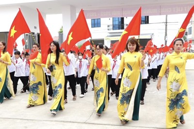 Học sinh huyện Thanh Oai hân hoan đón chào năm học mới