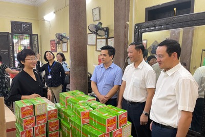 Quận Ba Đình: Kiểm soát chất lượng bánh kẹo truyền thống trong dịp Tết Trung thu