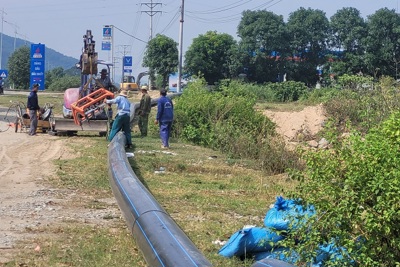 Hà Tĩnh: Gấp rút lắp đặt đường ống giải cứu thiếu nước sinh hoạt