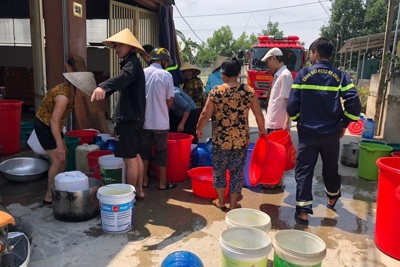 Hà Tĩnh: Huy động xe chuyên dụng cấp nước sinh hoạt cho người dân