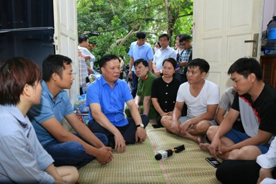 Clip: Bí thư Thành uỷ thăm hỏi, động viên nạn nhân vụ cháy tại Thanh Xuân