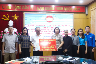 Ba Vì: Thăm hỏi, hỗ trợ nạn nhân vụ cháy tại quận Thanh Xuân