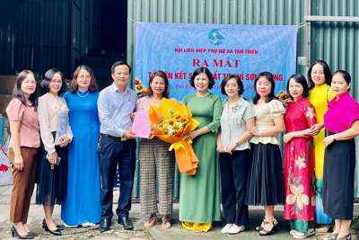 Hội LHPN huyện Thanh Trì ra mắt Tổ liên kết sản xuất tơ chỉ, bánh ngọt