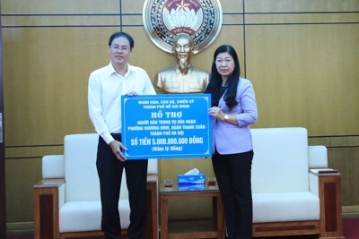 Trao hỗ trợ của TP Hồ Chí Minh cho nạn nhân vụ cháy tại Thanh Xuân