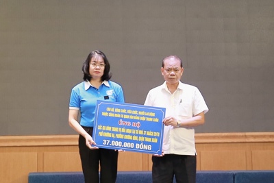 Cán bộ quận Thanh Xuân tưởng niệm, ủng hộ nạn nhân vụ cháy chung cư mini