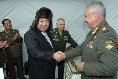 Chủ tịch Triều Tiên Kim Jong-un nhận quà đặc biệt trong chuyến thăm Nga