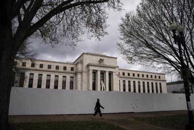 Quan ngại Fed phát tín hiệu “diều hâu”, chứng khoán Mỹ bị bán tháo