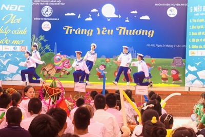 Hà Nội: Mang “Trăng yêu thương” đến với hơn 350 trẻ em khuyết tật, mồ côi