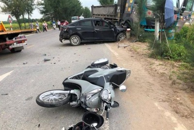 Tai nạn giao thông mới nhất 24/9/2023:Ô tô đâm liên hoàn, 2 phụ nữ bị thương