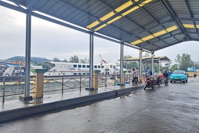 Kiên Giang: Gió cấp 7, tàu đi Phú Quốc tạm ngưng hoạt động