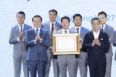 Hội Doanh nghiệp trẻ Hà Nội đón nhận Huân chương lao động hạng Nhì