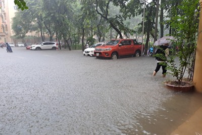 Nội thành Hà Nội và các vùng lân cận vẫn có mưa vừa đến mưa to