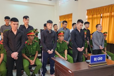 12 thanh niên ở Phú Quốc lĩnh 309 tháng tù