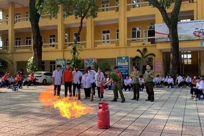 Đông Anh: Tập huấn an toàn phòng cháy, chữa cháy cho giáo viên, học sinh