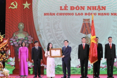 Báo Đại biểu Nhân dân đón Huân chương Lao động hạng Nhất