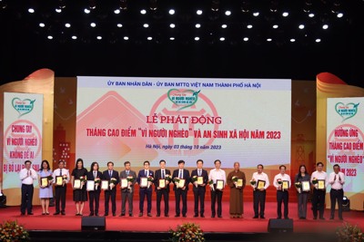 Hà Nội tiếp nhận hơn 50 tỷ đồng ủng hộ quỹ "Vì người nghèo"