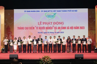 Petrovietnam trao ủng hộ 10 tỷ đồng cho Quỹ "Vì người nghèo" thành phố Hà Nội