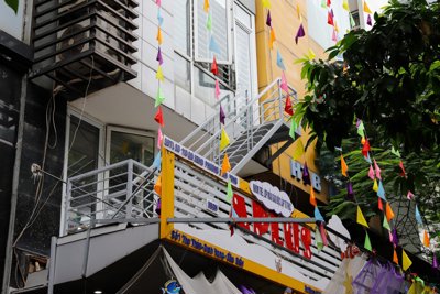 Hà Nội: Khách sạn, nhà hàng, chung cư mini hối hả lắp thang thoát hiểm