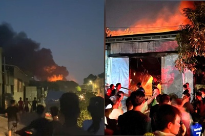 Hà Nội: Cháy dữ dội kho xưởng ở xã La Phù, huyện Hoài Đức