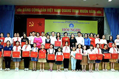 Quận Long Biên biểu dương 80 trẻ em gái chăm ngoan học giỏi 