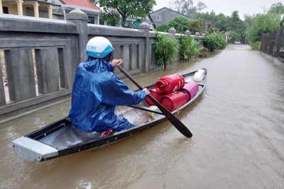 Thừa Thiên Huế: Nhiều nơi ngập nặng, di dời dân đến nơi an toàn