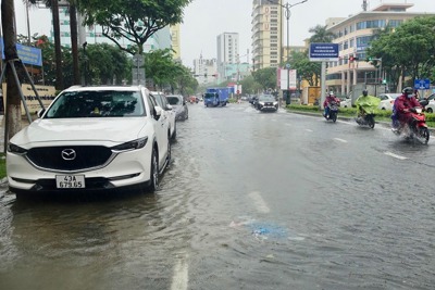 Nước chưa rút hết, miền Trung lại nguy cơ mưa lớn do áp thấp nhiệt đới