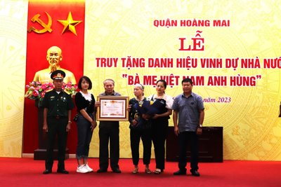 Truy tặng danh hiệu Bà mẹ Việt Nam Anh hùng cho mẹ Bùi Thị Xuýt