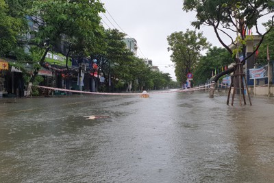 Mưa lớn tiếp diễn, Đà Nẵng khẩn trương ứng phó ngập lụt, sạt lở