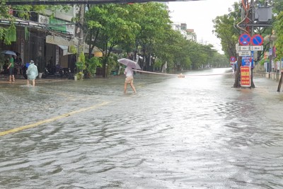 Thời tiết chuyển biến xấu, Đà Nẵng lại cho học sinh nghỉ học