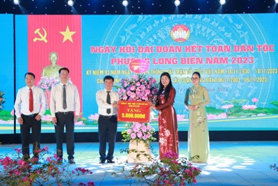 Lãnh đạo TP dự Ngày hội đại đoàn kết toàn dân tộc tại quận Long Biên