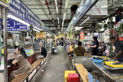 Nhộn nhịp khu chợ dưới lòng đất ở Hà Nội