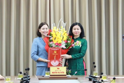 Lãnh đạo Thành phố Hà Nội trao các quyết định về công tác cán bộ