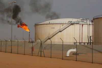 Nga-Ả Rập Saudi tiếp tục siết nguồn cung dầu giữa lúc xung đột căng thẳng