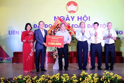Chủ tịch HĐND TP Nguyễn Ngọc Tuấn dự Ngày hội Đại đoàn kết phường Phương Liên