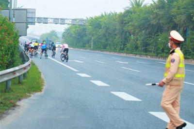 Triệt tiêu tình trạng xe đạp đi vào cao tốc: Cần sự bền bỉ, kiên trì