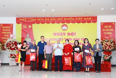 Chủ tịch Ủy ban Trung ương MTTQ Việt Nam dự ngày hội Đại đoàn kết