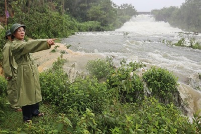 Hà Tĩnh: Mưa lớn kéo dài, nhiều vùng bị ngập lụt