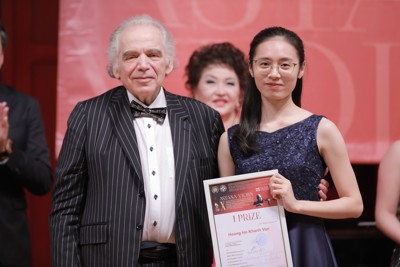 Hoàng Hồ Khánh Vân giành giải Nhất tại Cuộc thi Violin Quốc tế lần thứ X