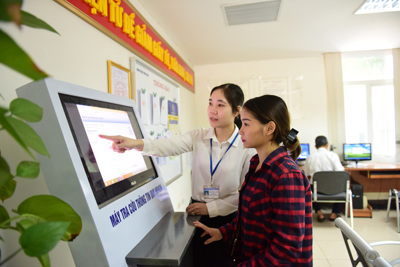 Người dân Hà Nội có thể thực hiện dịch vụ công qua Kiosk tự động