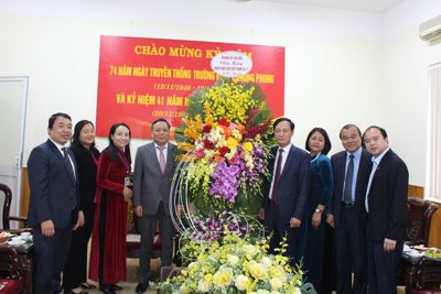 Lãnh đạo Thành phố Hà Nội chúc mừng hai cơ sở đào tạo cán bộ