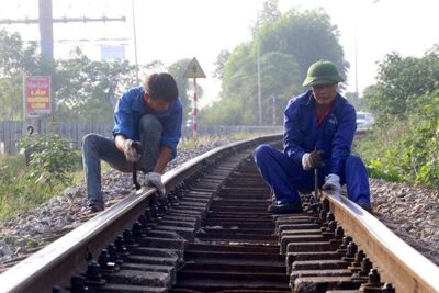 Dùng công nghệ cao trong bảo trì đường ray đường sắt