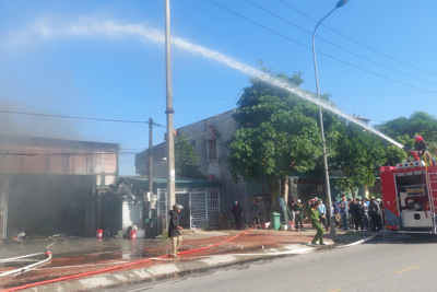 Quảng Ninh: Cháy xưởng sửa chữa xe ô tô