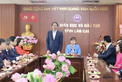 Chủ tịch UBND tỉnh Lào Cai thăm và chúc mừng Sở GD&ĐT tỉnh nhân ngày 20/11