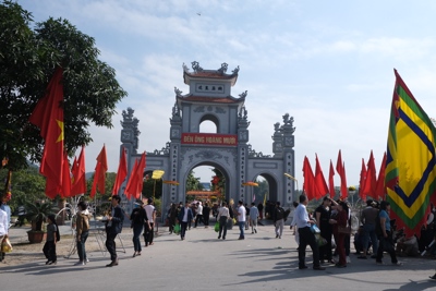 Nghệ An: Lễ hội Đền ông Hoàng Mười thu hút hàng nghìn du khách