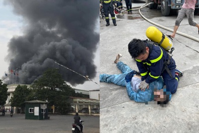 Hà Nội: Cháy xưởng sản xuất thuốc thú y, 4 người mắc kẹt được cứu thoát
