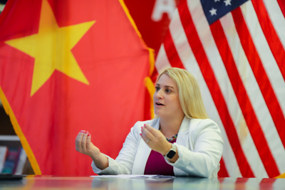 Tùy viên sứ quán Mỹ ấn tượng với cách người Việt yêu văn hóa