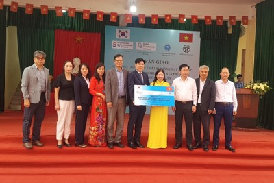Trường THCS Tri Trung (Phú Xuyên) tiếp nhận phòng máy tính trị giá 650 triệu đồng