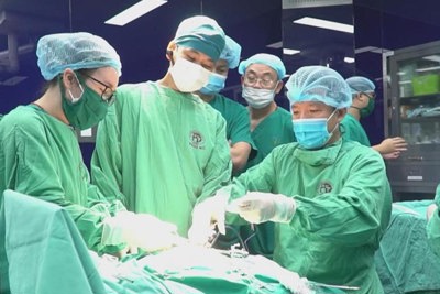 Hà Nội: Bệnh viện Xanh Pôn phẫu thuật thành công cho bé gái Australia 4 tuổi