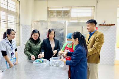 Huyện Thanh Trì: Chú trọng công tác ATTP trong trường học và y tế học đường